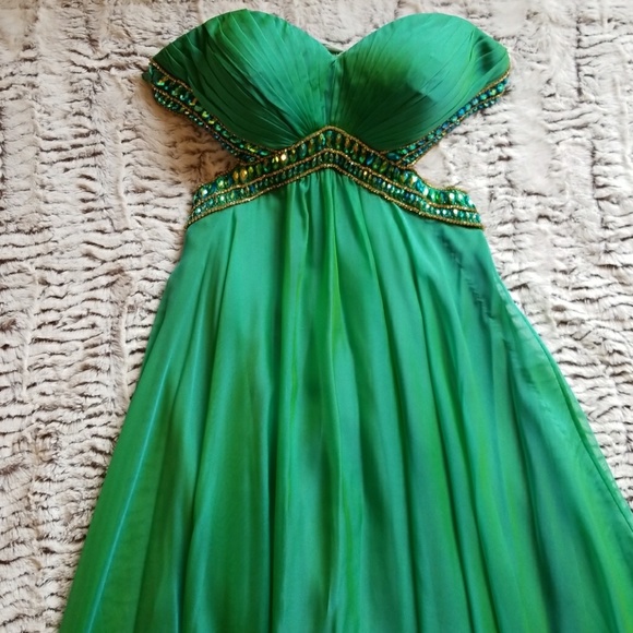 La Femme Strapless Prom Gown - Picture 2 of 8